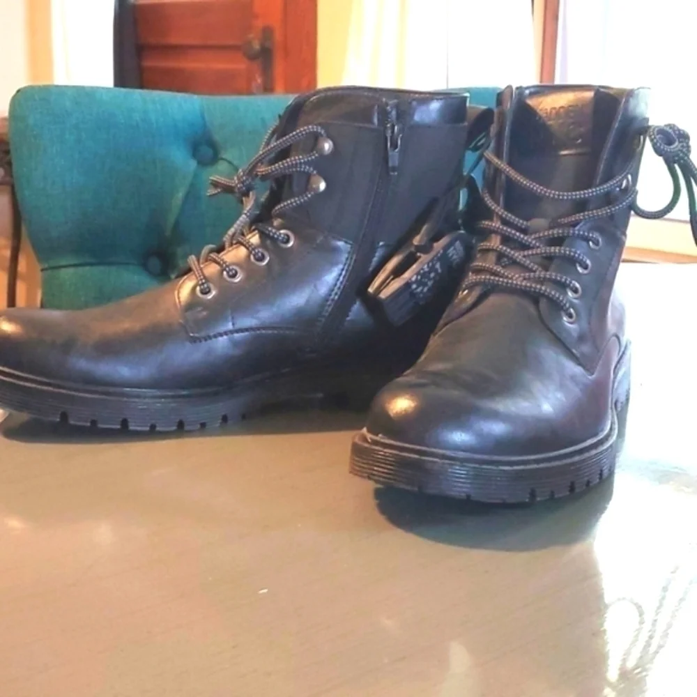 Madden NYC -Mens Black leather Moto Grunge Boots  Side Zip Lug Sole New! Sz.9